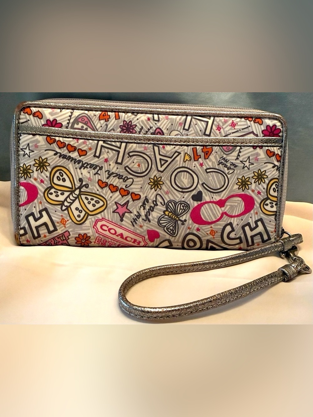Coach Poppy Bandana Butterfly Graffiti Wallet Wristlet - Picture 4 of 12